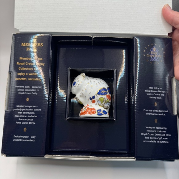 Royal Crown Derby "Derby Dormouse" Collectors Guild exclusive. Gold stopper. - Picture 1 of 9